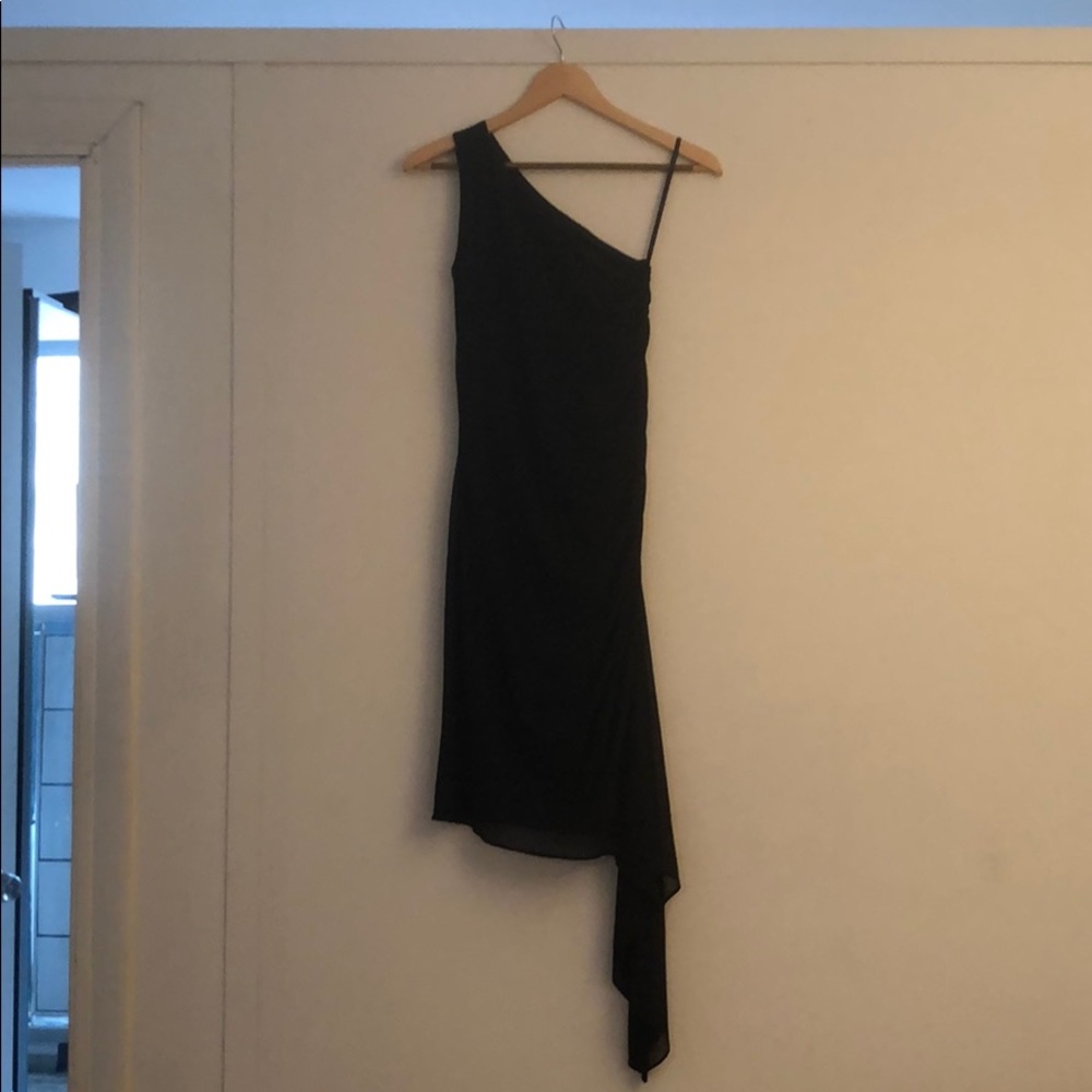 Laundry by Shelli Segal black one-shoulder dress